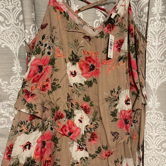 New floral Torrid top 2x - Picture 4 of 4